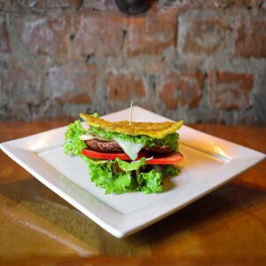 Hamburguesa clasica con patacón