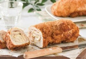 Gordon blue (pechuga rellena de jamón y queso apanada)