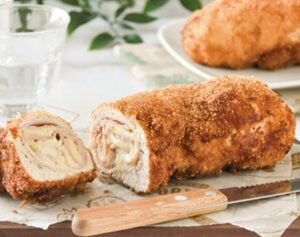 Gordon blue (pechuga rellena de jamón y queso apanada)