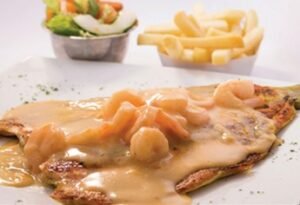 Filete de trucha en salsa marina (camarón, calamar, pulpa y robalo)