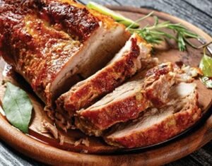 Lomo de cerdo al cajún y lomo de res en salsa burguiñon.