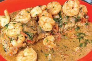 Cerdo al vino y salmón en salsa de mostaza.