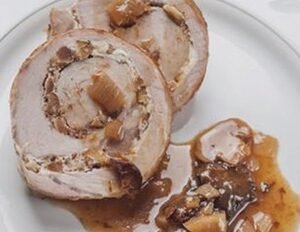 Pechuga en salsa de champiñones y lomo de res con queso.